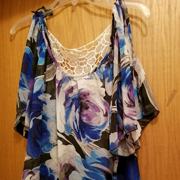 Tops - Picture 5 of 5